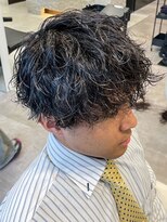 ツイストスパイラルパーマセンターパートツーブロック大人ヘア