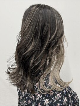 リトバイトゥルークリエイション 大宮(Re:to by True Creation) 【個性派】インナーカラー×ハイライト×波巻きミディー