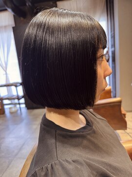 紅や バンブー(Bamboo) 切りっぱなしボブ