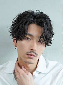 バイフィフス 原宿/表参道(by fifth) 緩め波巻きスパイラルパーマシャドウパーマメンズセンターパート