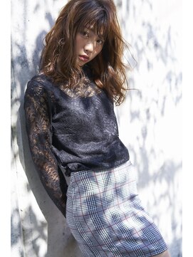 シザジー(SYZYGY) こなれ感鎖骨ミディアムニュアンスカール @toyamayouichi