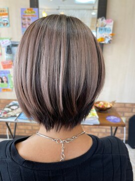 ヘアスタジオブービー ツートーンカラー×ショート