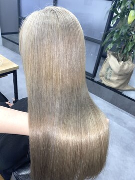 ウェイビー 桜木町店(WAVY) 【ブリーチあり】韓国風ペールホワイトカラー