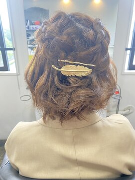 ストレートパーマ専門店 ビタミナポストマン 編み込みハーフアップ