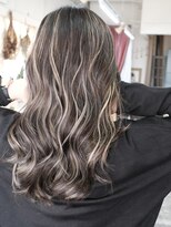 マリアナ(Mariana)&nbsp;ハイライトショートヘアレイヤーカットダブルカラー