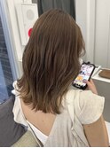 オリーブベージュ
