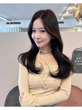 ミョンシル 韓国ヘア　暗髪カラー