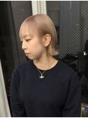 ブロンドベージュ/ブロンド/耳かけボブ/ブリーチ