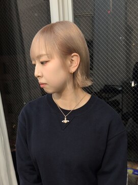 ムード(mood) ブロンドベージュ/ブロンド/耳かけボブ/ブリーチ