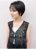 黒髪ショートくびれショート丸みショートボブ20代30代40代耳掛け