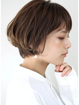 サーカス バイ ビュートリアム 青山(CIRCUS by BEAUTRIUM) ふんわり ボリューム 骨格美 小顔 ショートボブ
