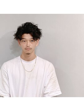 ハク(haku.) センターパートツイストスパイラル