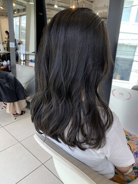 グロウ 丸の内(GLOW) グレージュオリーブアッシュ顔周りカット韓国風前髪甲府美容室