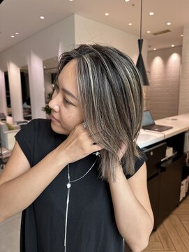 ステア ケース(stair case) 地毛残し　ハイライト　ブロンド　大人ボブ