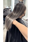 レイヤーボブハイライトブリーチレイヤーハイトーングレージュ