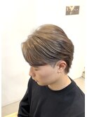 ハイトーンブリーチカラーセンターパート刈らないスタイル