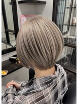 サロンドフィール 永山店(Salon de feel)&nbsp;グレーベージュ/ホワイトブロンド/ショートボブ/白髪ぼかし