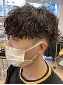 ツイストスパイラルパーマセンターパートツーブロック刈り上げ