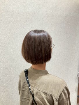 アクセ ココアグレージュ透明感ワンカラー丸み小顔ボブヘア30代40代50代