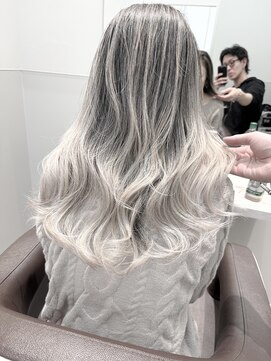 サロウィン 高崎(SALOWIN) ホワイトバレイヤージュ