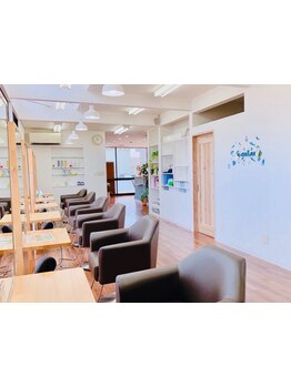 明るい女性スタッフと、自然と笑顔になれる空間♪髪の''悩み''を''自信''へ変えるお手伝いをいたします◇