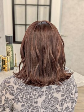 ヴィサージュバスク(VISAGE ba.s.k) 深みチェリーレッドで魅せる大人ミディアム