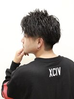 トゥーリ(tuuli)&nbsp;アップバング刈り上げツーブロック/ツイストスパイラルパーマ