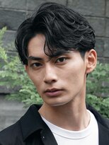 レタッチバイフィフス(RETOUCH by fifth)&nbsp;原宿ニュアンスパーマ毛流れヘアセンターパート大人ビジネスヘア