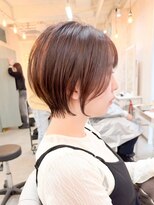 シシ 大宮(She 2.) 丸みショート/ショートボブ/大人ナチュラル/小顔似合わせカット