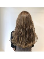 五角髪&nbsp;真。ベージュロンガー