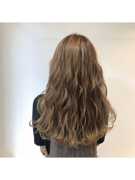 五角髪 真。ベージュロンガー