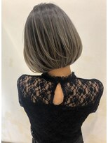 トルネード(TORNADO)&nbsp;外国人風ハイライトバレイヤージュショートボブ  グレージュ