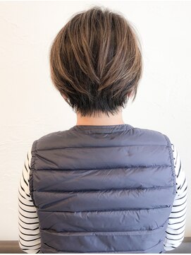 ウィロー(WILLOW) 【WILLOW京橋】30代ー40代にオススメのショートボブ(井下貴史)