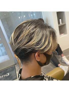 デュード(Dude) センターパート/プラチナカラー/ツートンカラー/ハイライト