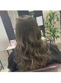 オリーブベージュ