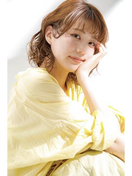 リノナ(Linona) ミディアムウェーブパーマ こなれヘア ベージュハイライト