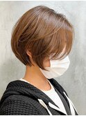 ショートボブ大人ショートハンサムショート前髪なしグレージュ