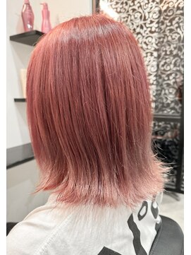 サロンドフィール(Salon de feel) サーモンピンク　ダブルカラー　外ハネ　ストレート