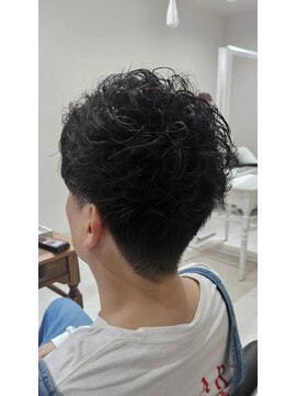 カロレ(Calore) メンズショートパーマスタイル