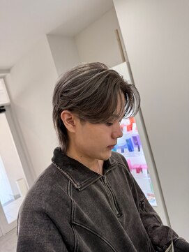 ヤエ(yae) ウルフセンターパート×グレージュカラー