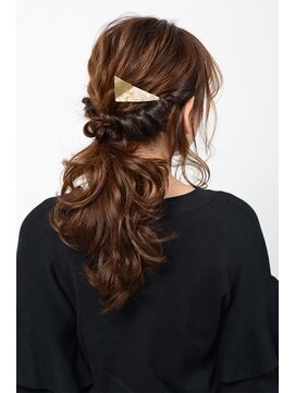 アース 上野店(HAIR&MAKE EARTH) 華やかローポニーアレンジ【EARTH上野】