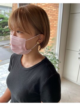 ニト(nito) ナチュラルブロンド×耳掛けショート