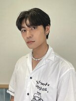 ハチ(HACHI)&nbsp;メンズカット人気No.1！ナチュラルセンターパート