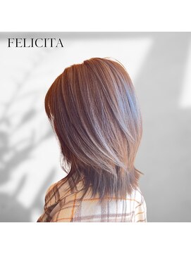 フェリシータ リコルソ(FELICITA RicorsO) ミディアムヘア×ハイライト＜佐藤颯＞