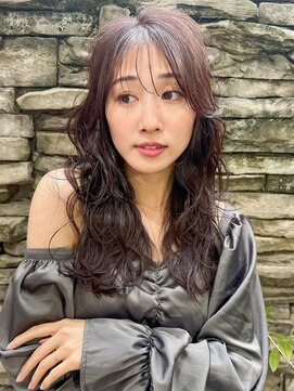 リリー(LiLy) 斜めバングとレイヤーロングでヘルシースタイル【新沼舘正敏】