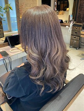 ヘアリゾート粋 ティガ 池袋店(tiga) 艶髪ミルクティーベージュ/巻き髪スタイル/セミロング