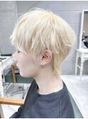 金髪ホワイトブロンド/ブリーチダブルカラー/ウルフカット