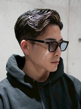 メッツ 原宿(METS) MEN'S/かき上げサイドパート×スキンフェード/ビジネスヘア