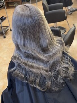 ゼウス(Zeus.) 海外ヘアーハッシュカットレイヤーカット