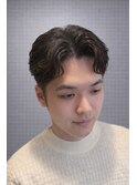 ニュアンスパーマ×センターパートで創る、エフォートレスな洗練